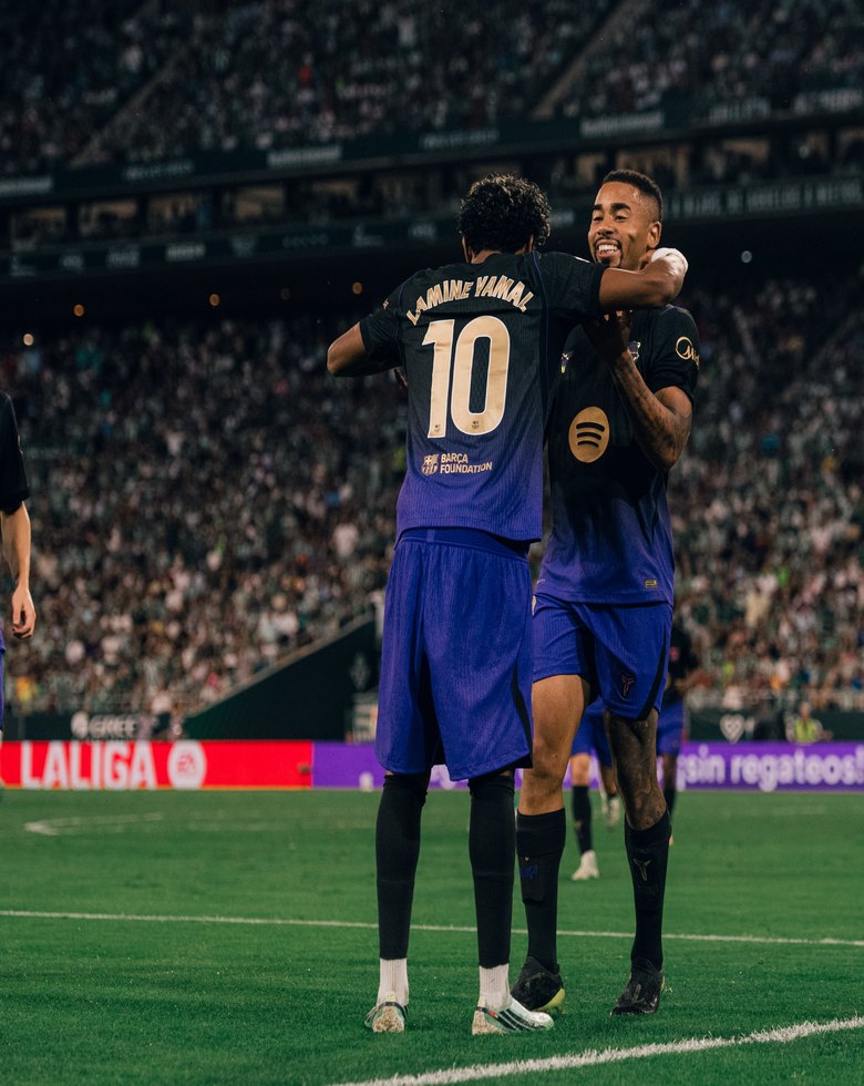Barcelona players celebrate the win